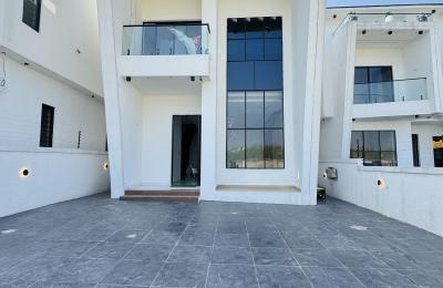 5 Bedroom Fully Detached Duplex with Swimming pool