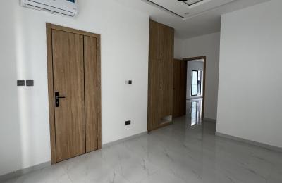 Contemporary 2 Bedroom Apartment with Swimming Pool