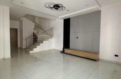 Contemporary 4 Bedroom Semi-Detached Duplex with BQ