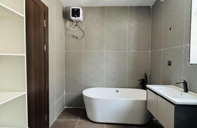 Contemporary 5 Bedroom Fully Detached Duplex with BQ