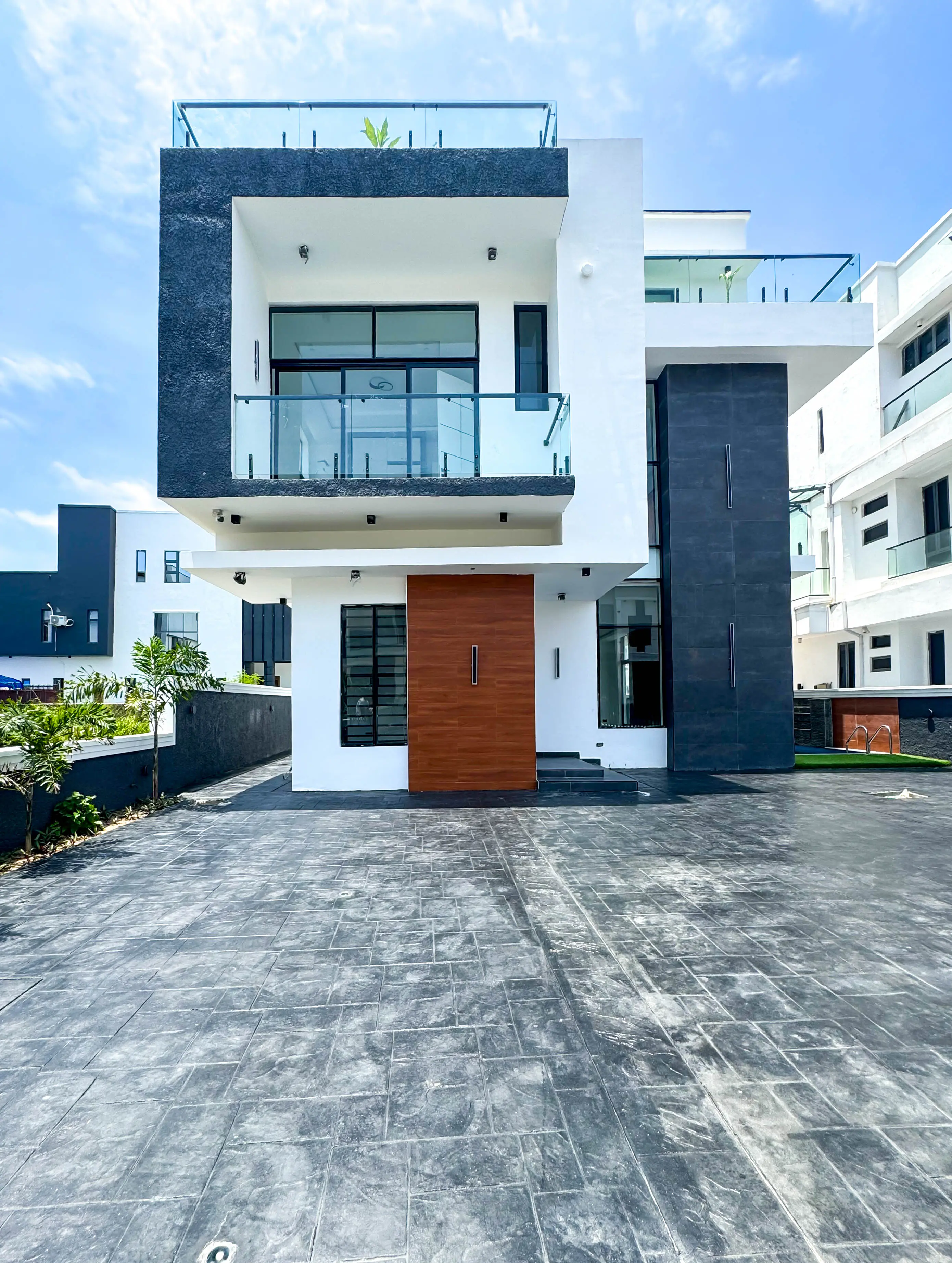 Luxury 5 Bedroom Fully Detached Duplex with BQ