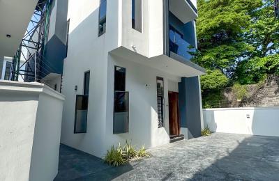 Contemporary 4 Bedroom Fully Detached Duplex