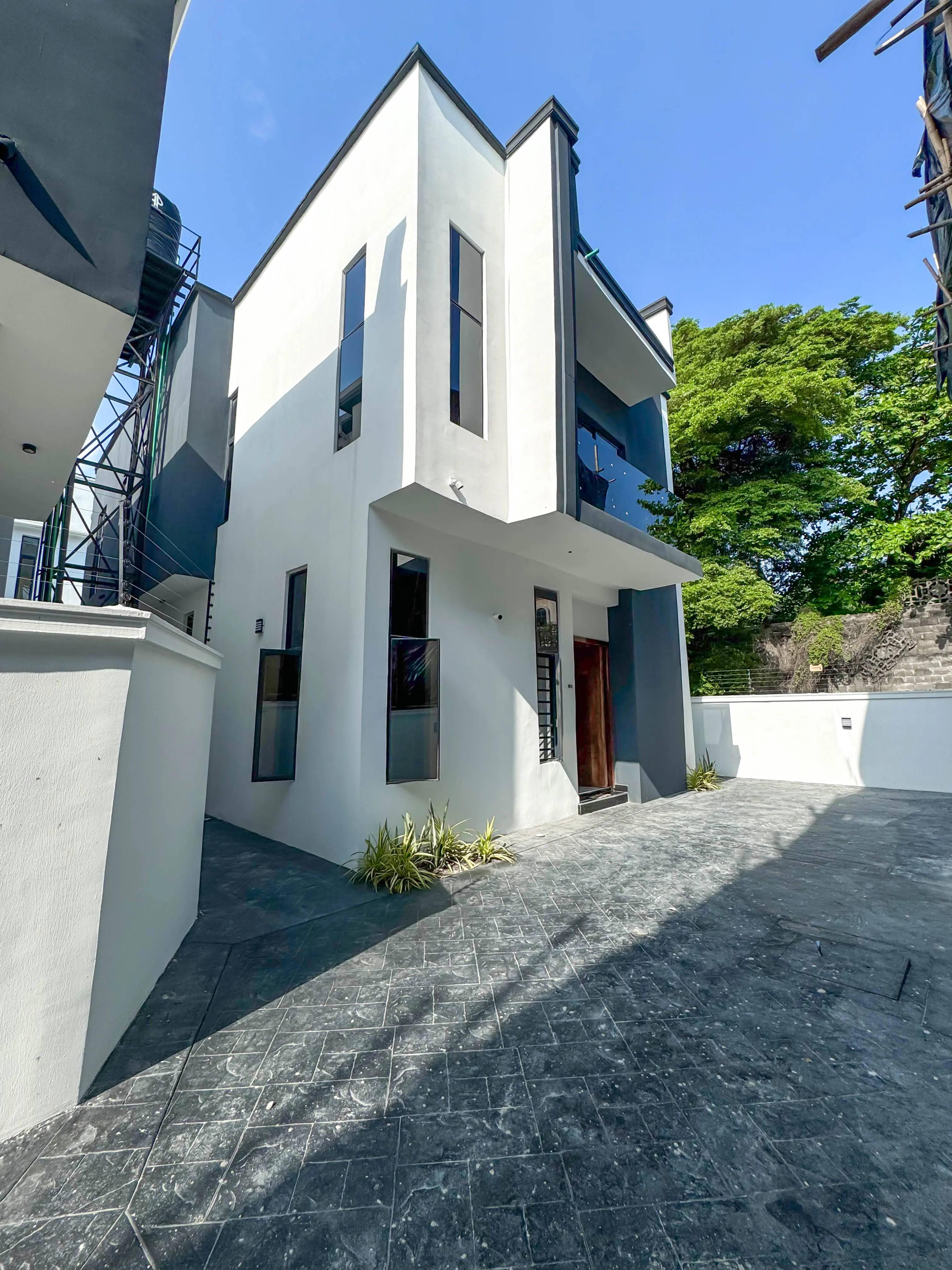 Contemporary 4 Bedroom Fully Detached Duplex