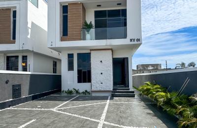 Contemporary 5 Bedroom Fully Detached Duplex with BQ