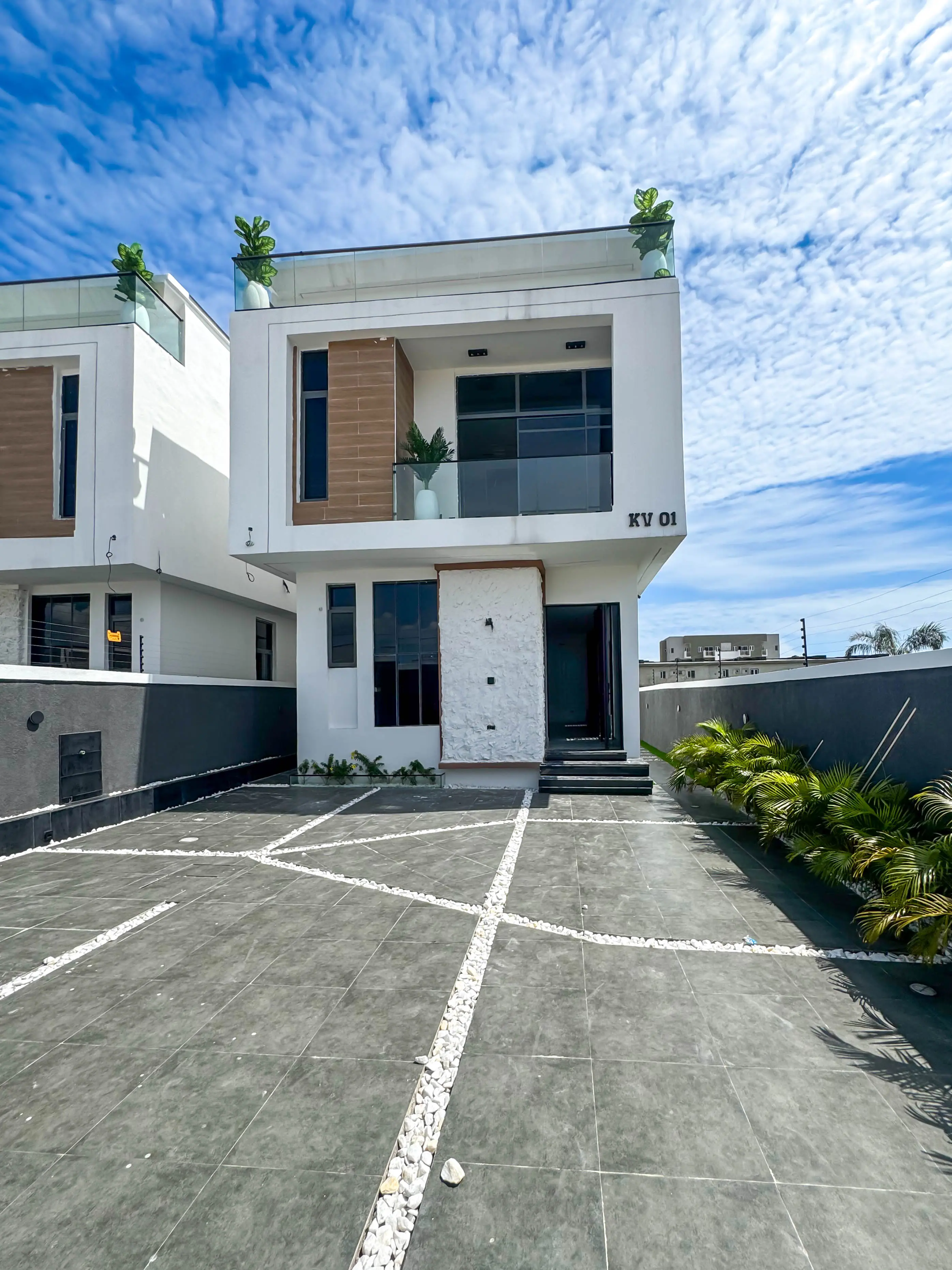 Contemporary 5 Bedroom Fully Detached Duplex with BQ