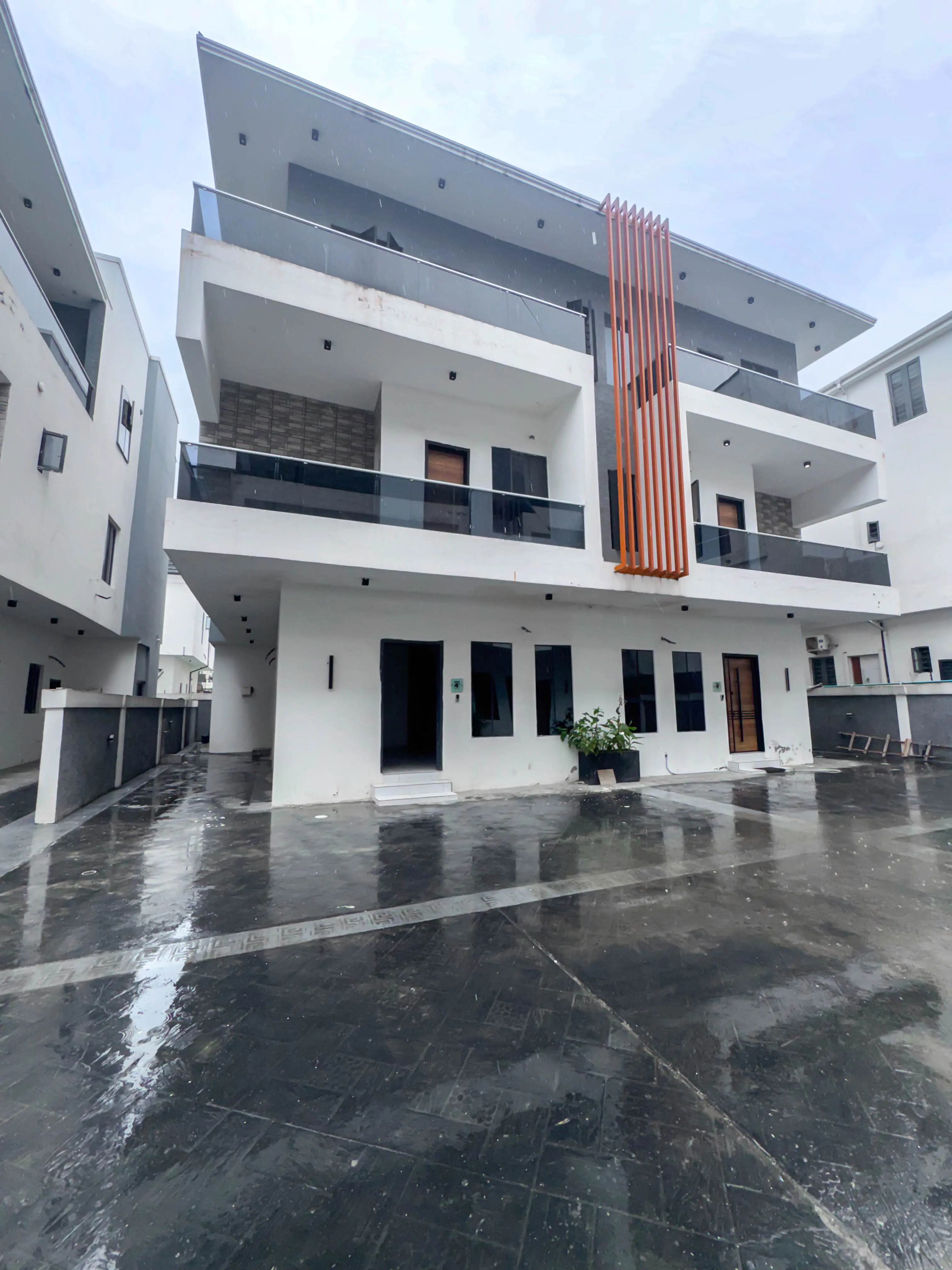 Modern 5 Bedroom Semi-Detached Duplex