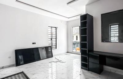Contemporary 3 Bedroom Semi-Detached Duplex with BQ