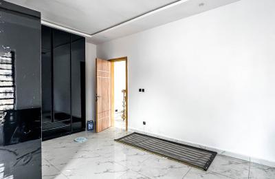 Contemporary 3 Bedroom Semi-Detached Duplex with BQ