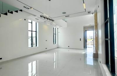 Contemporary 5 Bedroom Fully Detached Duplex with BQ