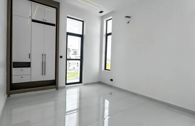 Contemporary 5 Bedroom Fully Detached Duplex with BQ