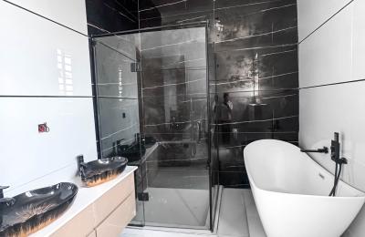 Contemporary 5 Bedroom Fully Detached Duplex with BQ