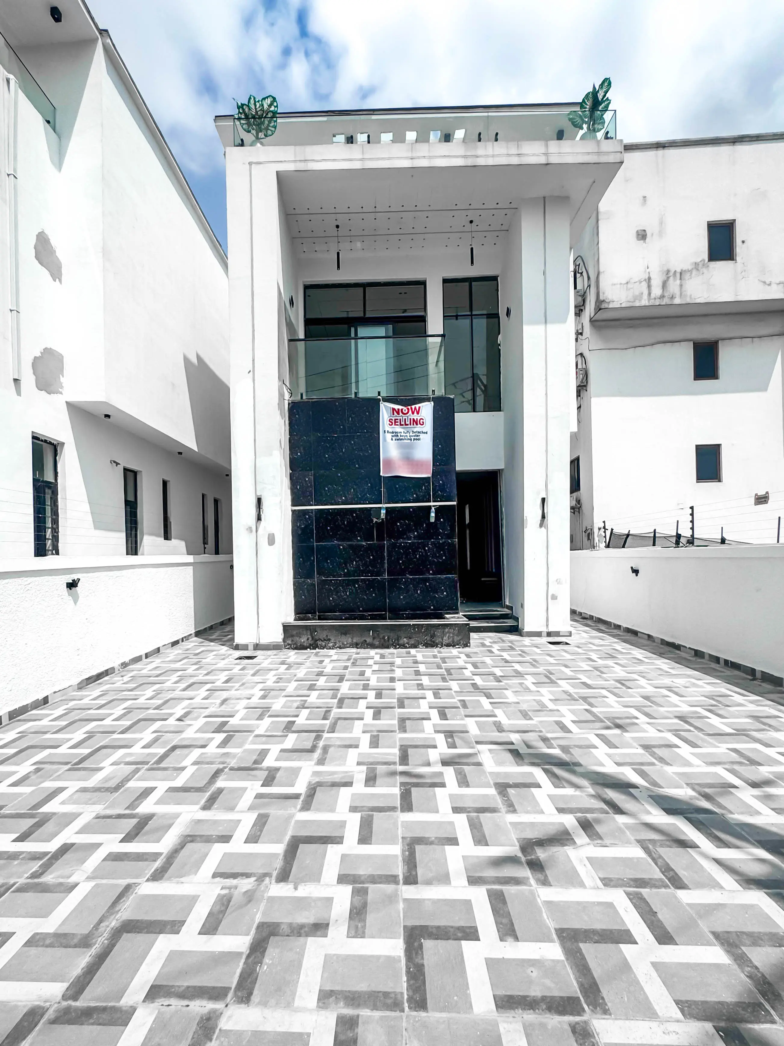 Contemporary 5 Bedroom Fully Detached Duplex with BQ