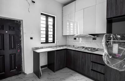Contemporary 4 Bedroom Terrace with BQ
