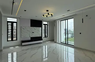 7 Bedroom Fully Detached Duplex