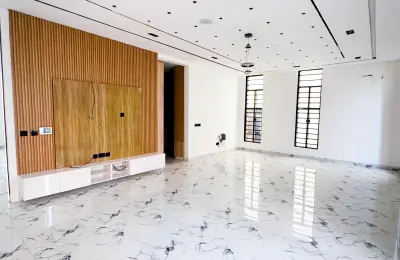 6 Bedroom Fully Detached Duplex