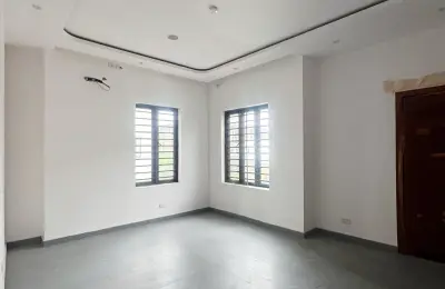 6 Bedroom Fully Detached Duplex