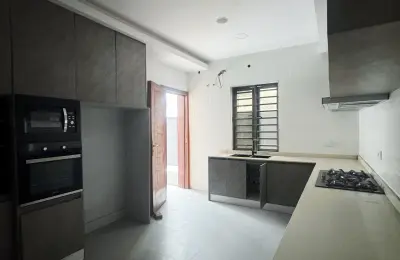 6 Bedroom Fully Detached Duplex