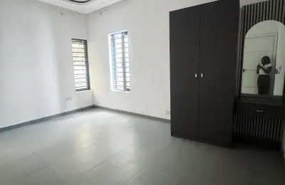 6 Bedroom Fully Detached Duplex
